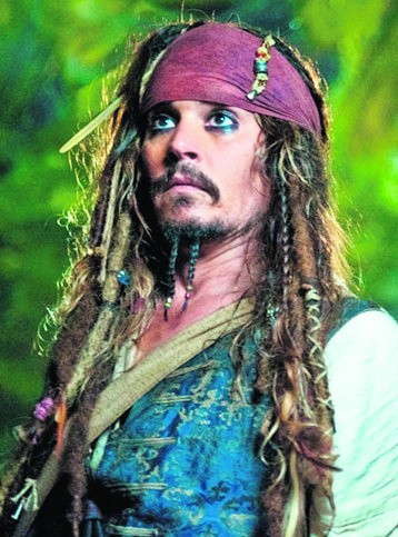Johnny Deep w roli zabawnego pirata Jacka Sparrowa