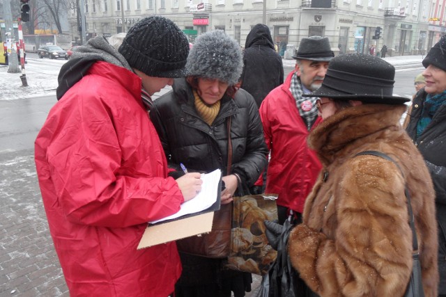 SLD dzisiaj zbierał podpisy na ulicach Częstochowy