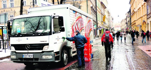 Kraków: dostawcy bezkarnie łamią prawo w strefie A | Gazeta Krakowska