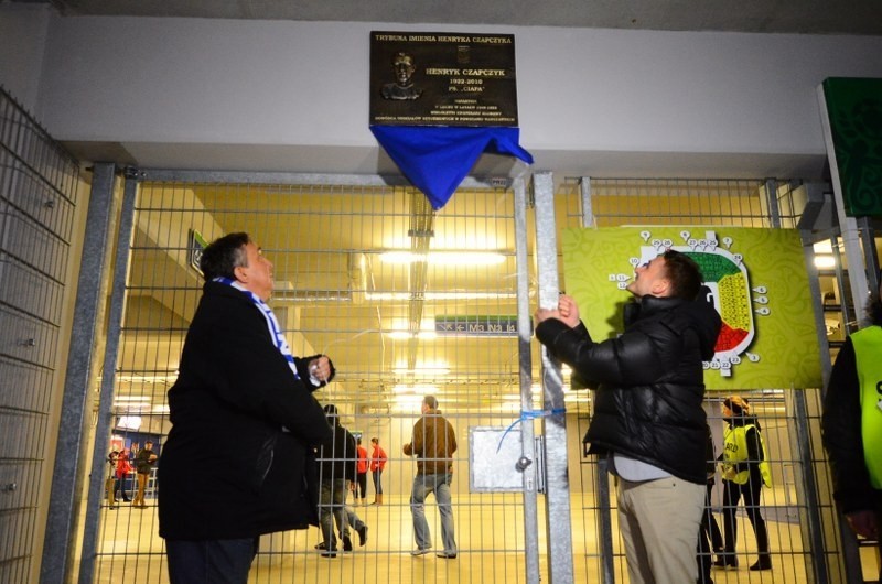 Lech Poznań: Pamiątkowe tablice Tercetu ABC odsłonięte na stadionie przy Bułgarskiej [ZDJĘCIA]