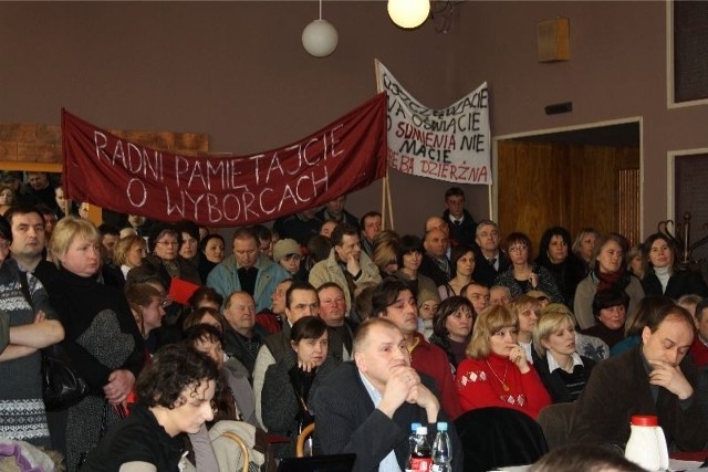 Protest rodziców w trakcie sesji na wiele się nie zdał