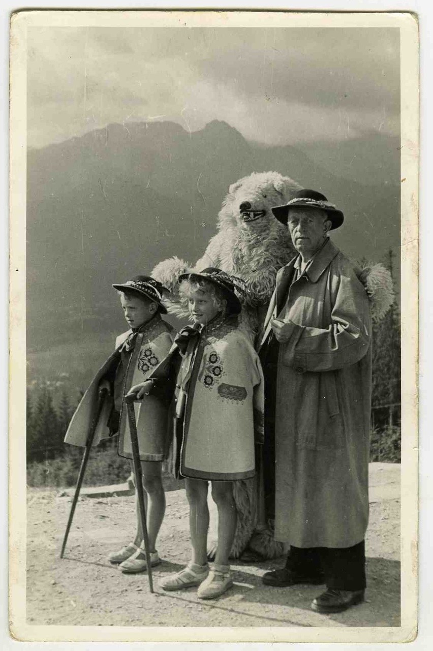 Zdjęcie sprzed wojny: mjr Bazyli Rogowski z dziećmi w...