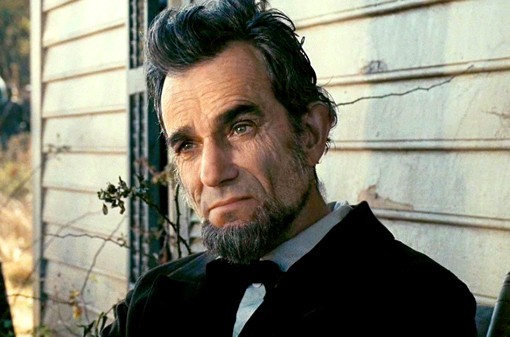 Daniel Day-Lewis - nominacja dla najlepszego aktora za rolę w filmie Lincoln. Obraz dostał też nominację w kategorii najlepszy film. Nominowani za role drugoplanowe zostali też Tommy Lee Jones i