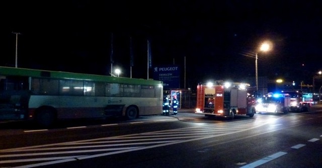 Płonący autobus w Suchym Lesie.