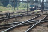 Kolejowy horror w Śląskiem. Tory zablokowane po wypadkach i kradzieży