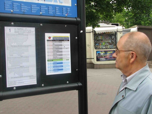 Wiesław Dzięgielewski chwali pomysł z nowymi tablicami za informacje o przesiadkach do autobusów