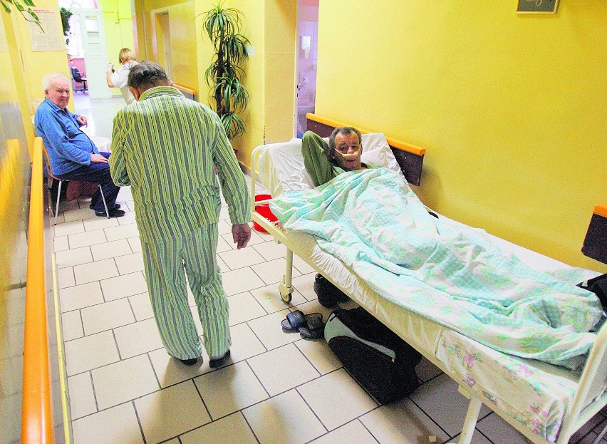 Wiele szpitali w regionie ma problemy, np. ten w Mysłowicach