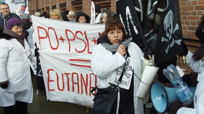 Protest pod siedzibą NFZ w Łodzi [ZDJĘCIA]