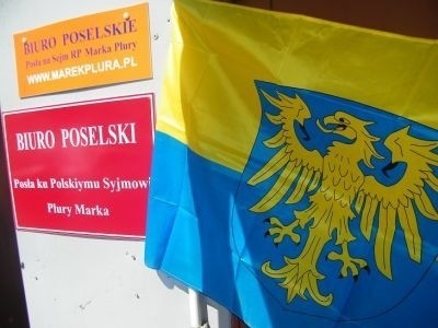 1000 śląskich flag na Stawowej w Katowicach. Do odebrania