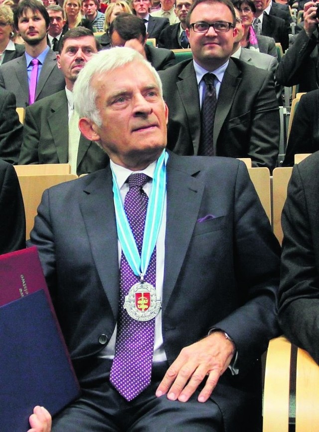 Jerzy Buzek odebrał honorowe obywatelstwo Gdyni