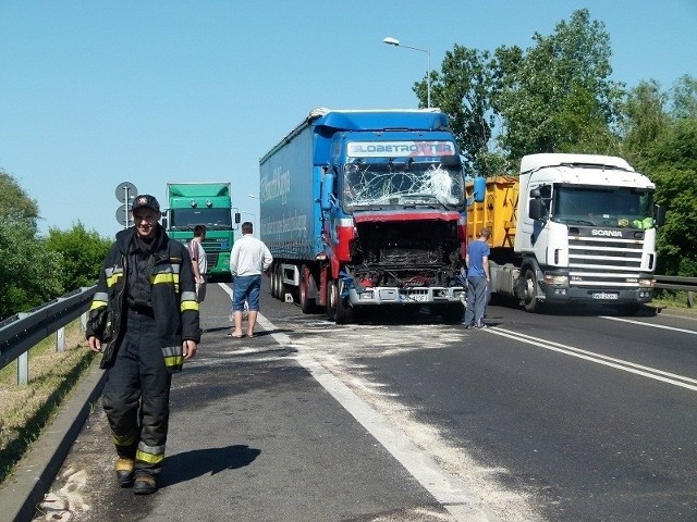 4 Tiry zderzyły się w czwartek rano w Łowiczu.