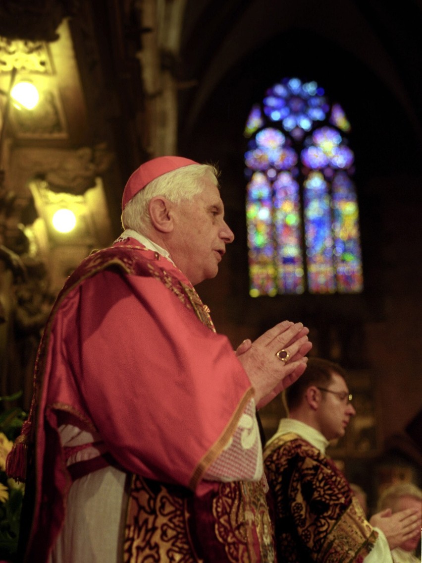 Benedykt XVI - jeszcze jako kardynał Joseph Ratzinger - był...