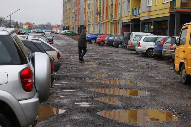 Luboń: Nowe centrum miasta niestety bez dróg [ZDJĘCIA]