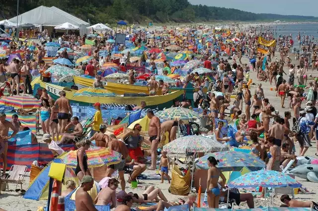 Na plaży było dużo ludzi tylko w ciepłe weekendy