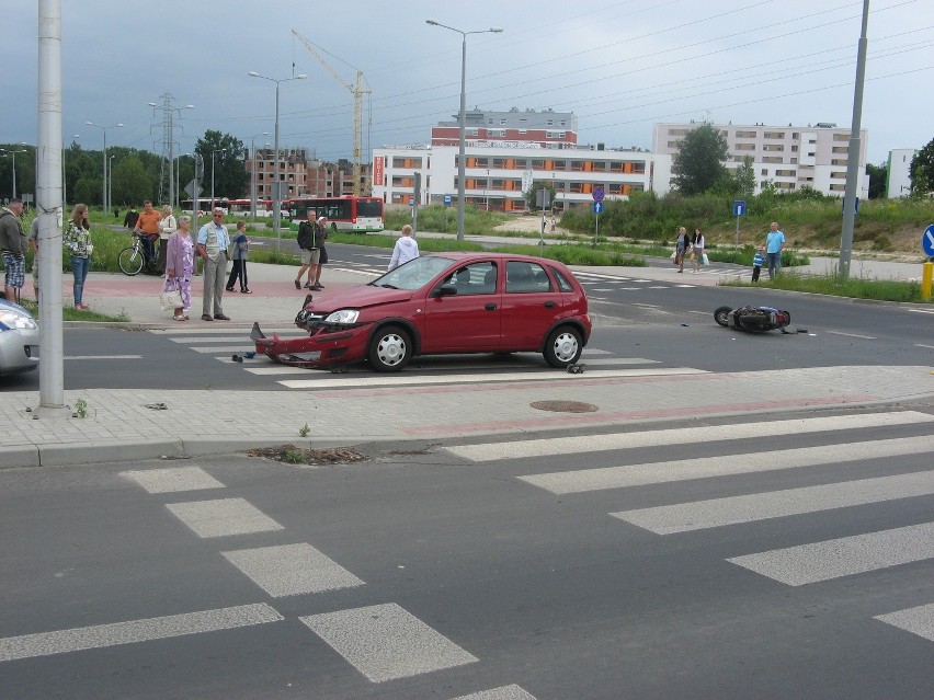 Wypadek na skrzyżowaniu ul. Granitowej i Agatowej (ZDJĘCIA)