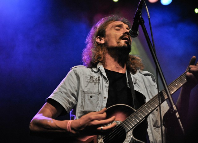 Gienek Loska z zespołem zagrał w Wytwórni.