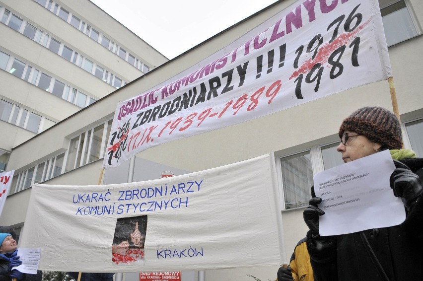 Kraków. Protest przed Sądem Okręgowym przeciw wyrokowi dla...