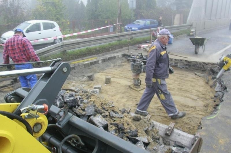 Wrocław: Korki na Kochanowskiego. Ulica częściowo zamknięta