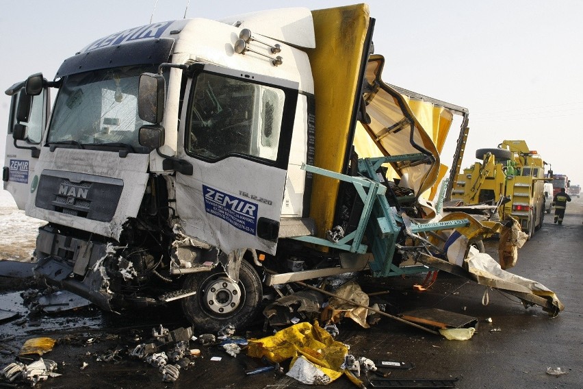 Autostrada zablokowana. Trwają próby usunięcia aut (ZDJĘCIA)