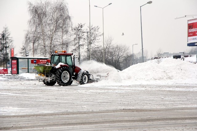 Łódź zasypana śniegiem