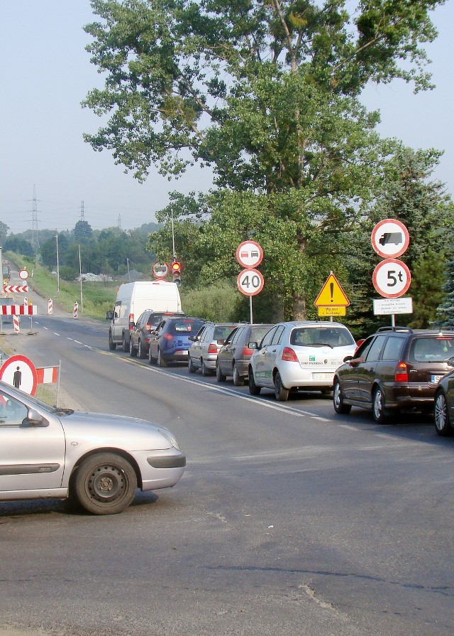 Przed przeprawą w Chełmku kierowcy muszą swoje odstać
