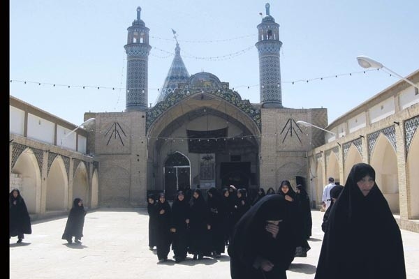Nie tylko w Kaszan kobiety tłumnie chodzą do meczetu....