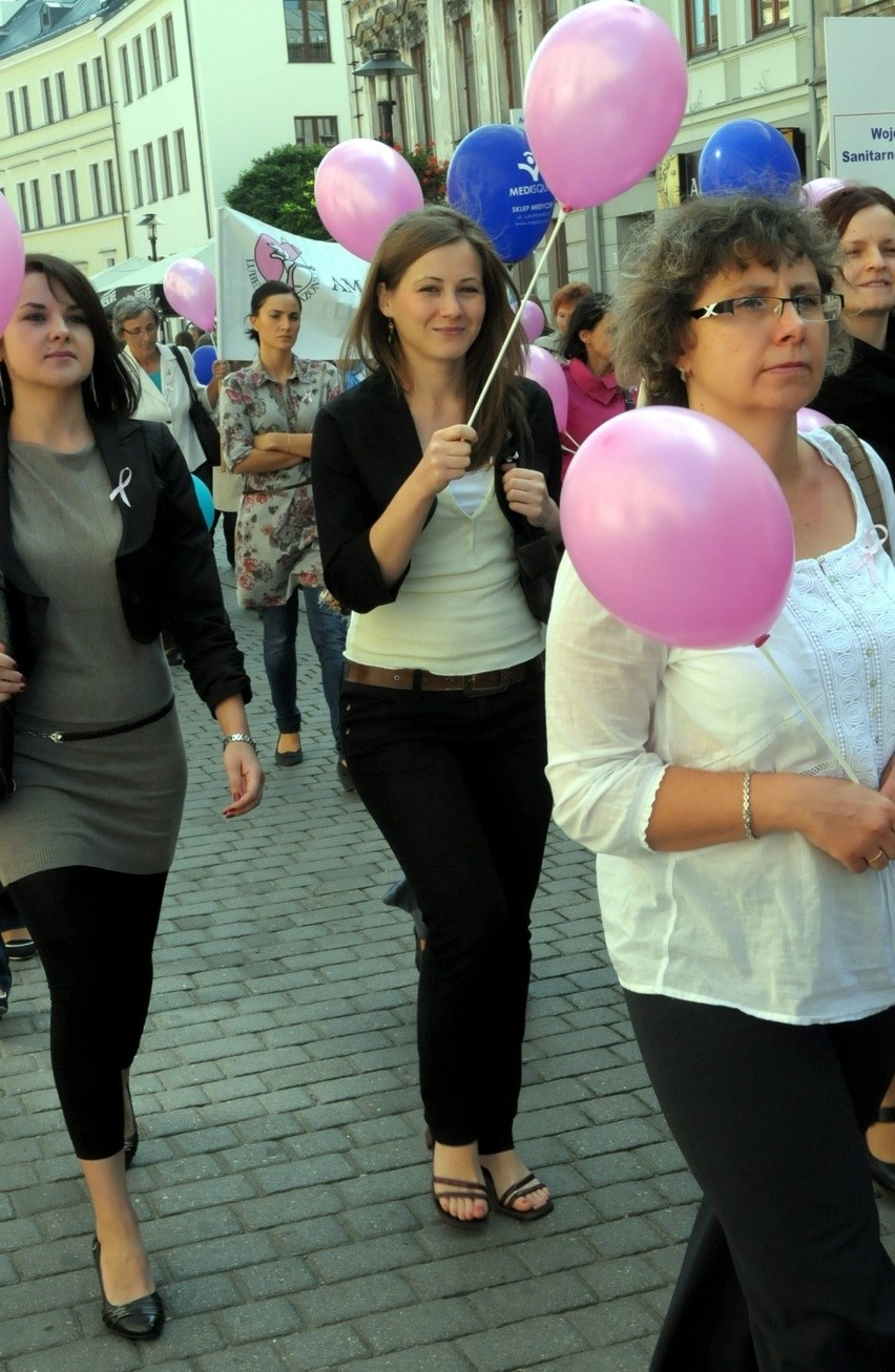 Marsz Różowej Wstążki spod ratusza na pl. Litewski (FOTO)
