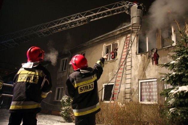 Wrocław: Nocny pożar na Czajkowskiego (ZDJĘCIA)