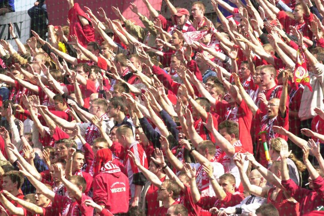 Mimo dopingu kibiców Widzew przegrał z Wisłą 0:1.