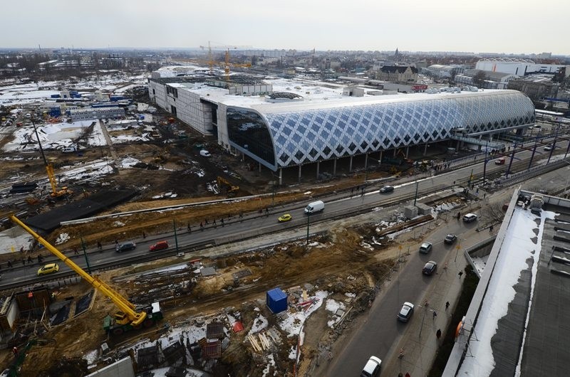Widok na dworzec główny PKP i budowę Poznań City Center z...