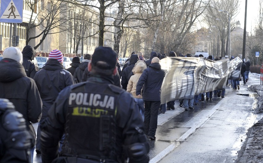 Kraków: protest kibiców Wisły. Miało być 400 osób [ZDJĘCIA]