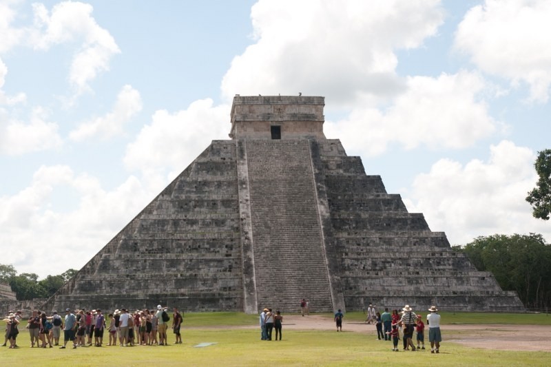 Piramida w Chichen Itza w Meksyku to najsłynniejsza piramida...