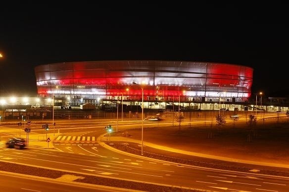 Zobacz jak świeci wrocławski stadion (FILM, ZDJĘCIA)