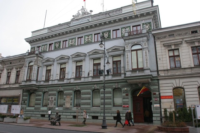 Brama urzędu od strony Piotrkowskiej będzie otwierana po 16:00.
