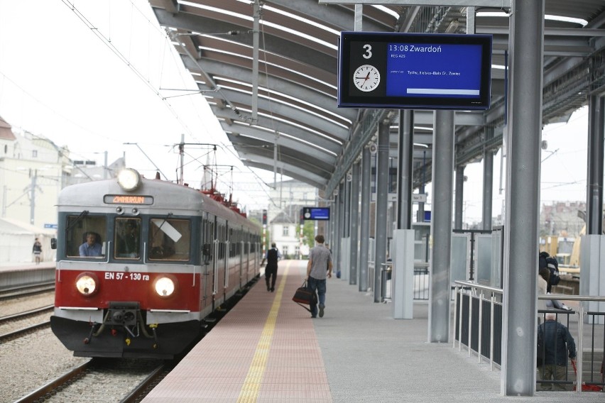 Katowice: Peron 2 dworca po remoncie ma nowe wyświetlacze [ZDJĘCIA]