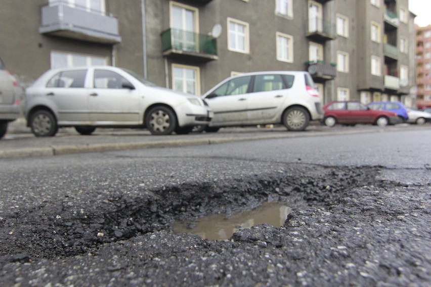 Wrocław: Gdzie pojawią się drogowcy. Zobacz listę dziurawych ulic po zimie