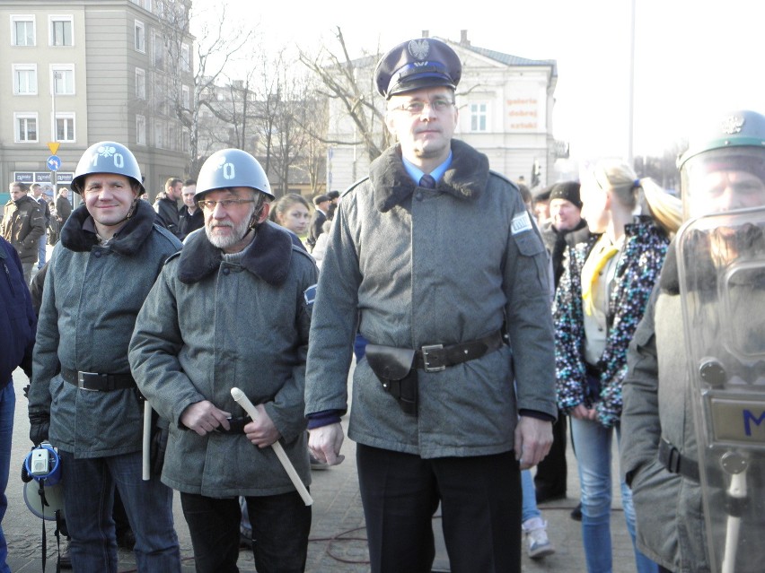 Częstochowa: Stan wojenny na placu Biegańskiego [ZDJĘCIA]