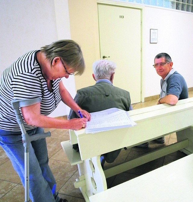 Na listę  w obronie poradni urologicznej w przychodni Wałowa wciąż wpisują się chorzy.