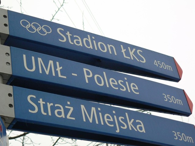 Drogowskaz kierujący na stadion olimpijski w Łodzi przy Atlas Arenie.