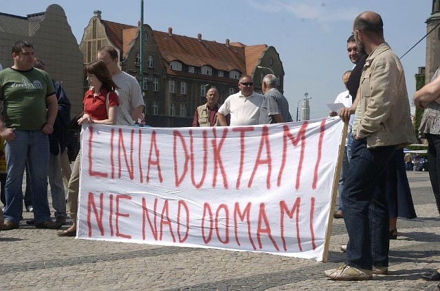 Mieszkańcy Kamionek obawiają się negatywnych skutków oddziaływania linii wysokiego napięcia w pobliżu ich domów