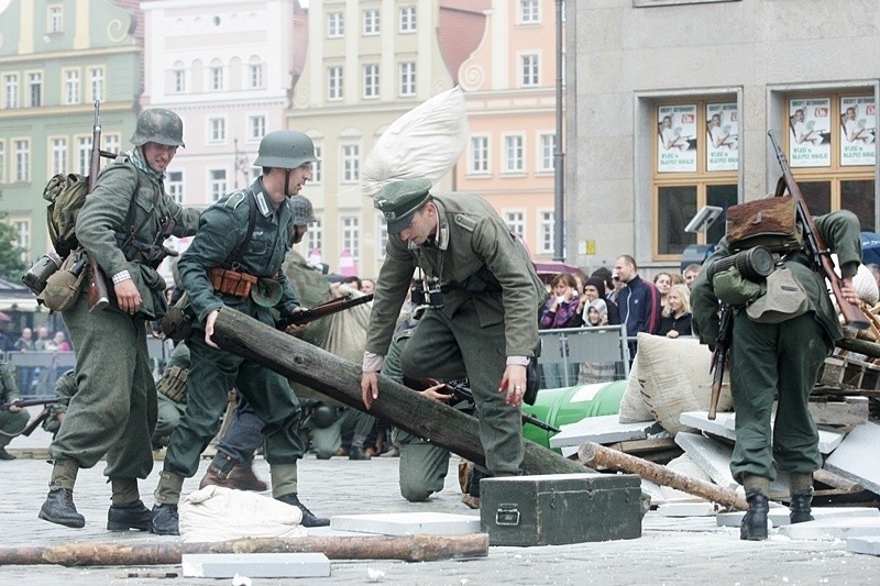 Wrocław: Rekonstrukcja Powstania Warszawskiego w Rynku