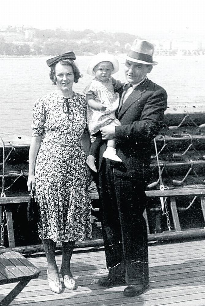 Marceli Leśniczak z żoną i córką w Gdyni
