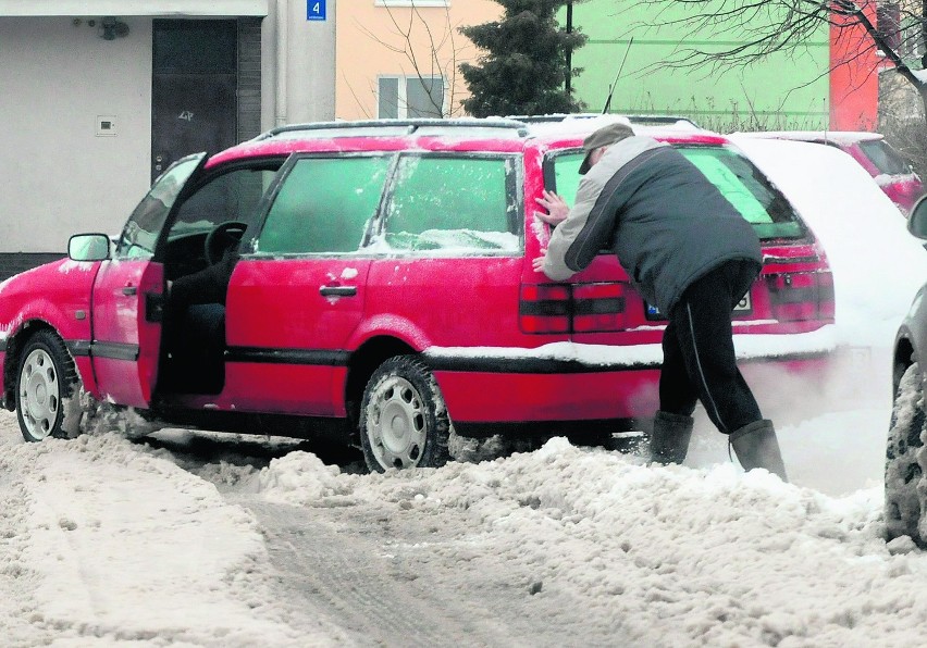 Bez pomocy sąsiada nie dało się opuścić autem ul. Herbowej