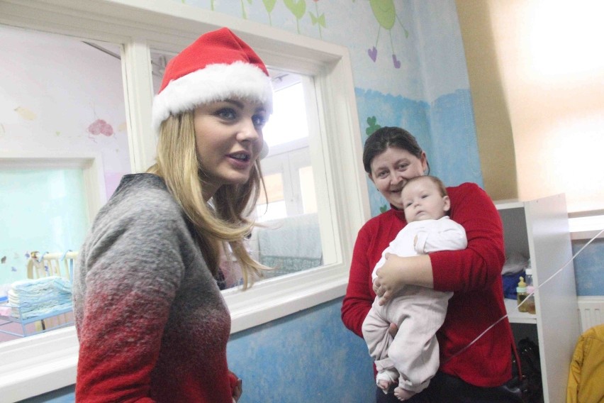 Aktorka Małgorzata Socha odwiedziła dzieci w gliwickim szpitalu [ZDJĘCIA]