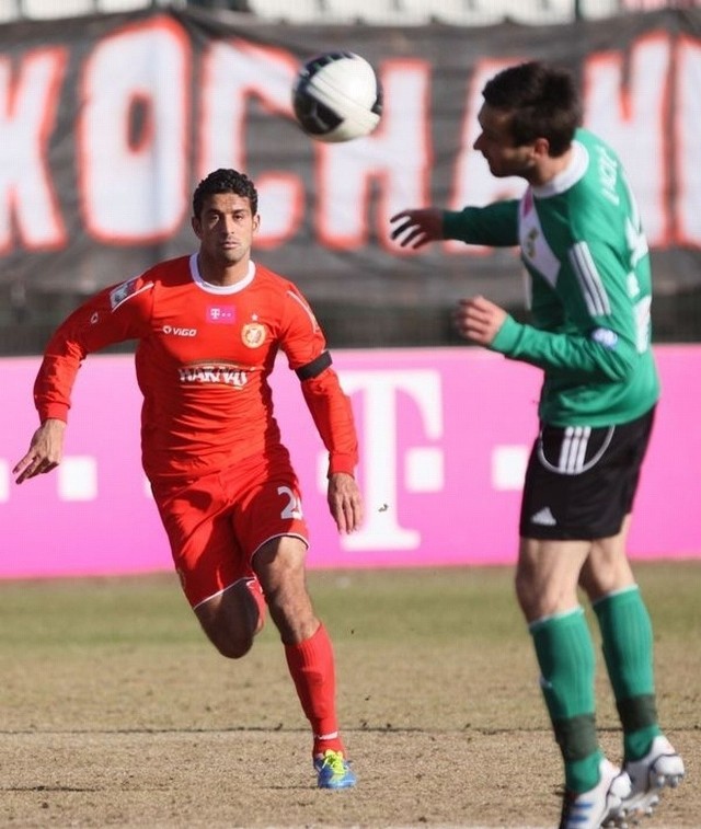 Sobotni mecz sparingowy GKS Bełchatów z Widzewem odbędzie się przy drzwiach zamkniętych. Sparingu nie obejrzą ani kibice, ani dziennikarze.