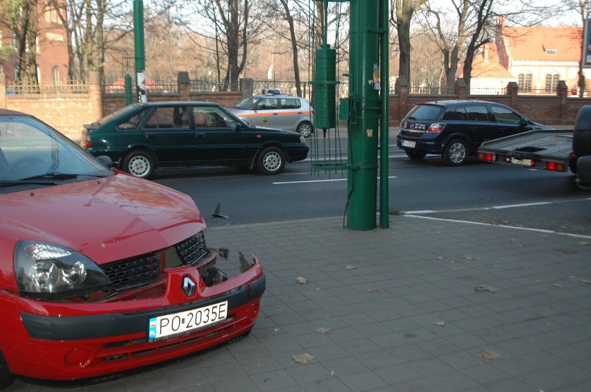 Na ulicy Grunwaldzkiej samochód zderzył się z autobusem MPK