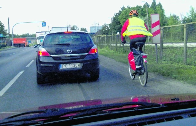 Nowelizacja kodeksu ruchu drogowego zezwala, np. by rower wyprzedzał auto z prawej strony