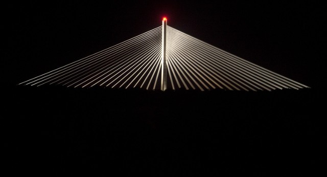 Most Rędziński nocą
