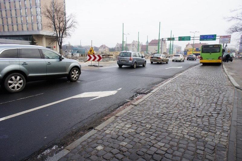 Dziury na Zwierzynieckiej "połykają" kolejne kołpaki