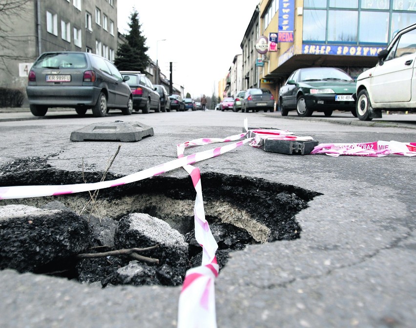 Tak otrzymasz odszkodowanie za zniszczone auto na dziurach [PORADNIK DZ]